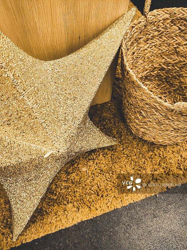 潘通色调的黄色和灰色装饰图片素材