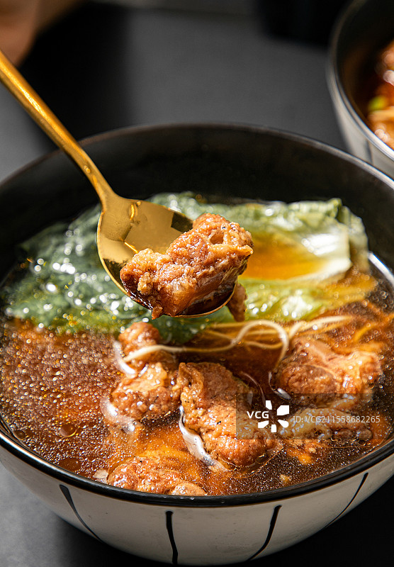 牛肉面红烧牛肉面沙嗲面牛肉牛腩面排骨面大排面猪大排鸡腿面大块鸡腿炸鸡面嗦面面食碳水烟火味贴秋膘图片素材