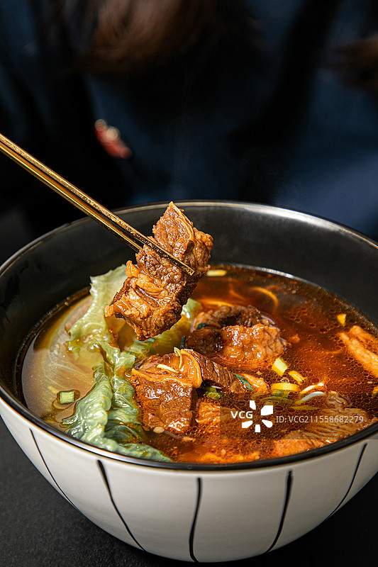 牛肉面红烧牛肉面沙嗲面牛肉牛腩面排骨面大排面猪大排鸡腿面大块鸡腿炸鸡面嗦面面食碳水烟火味贴秋膘图片素材