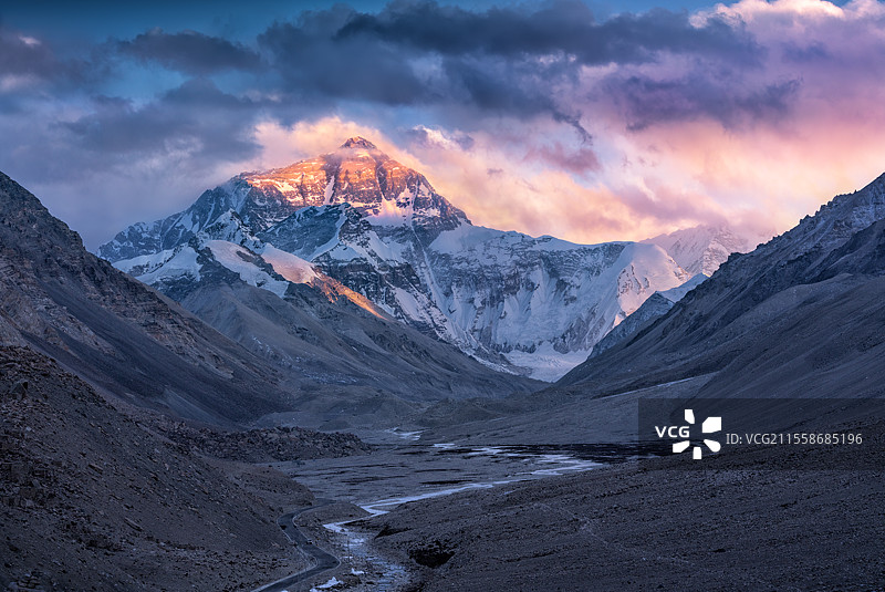 珠穆朗玛峰 日照金山图片素材