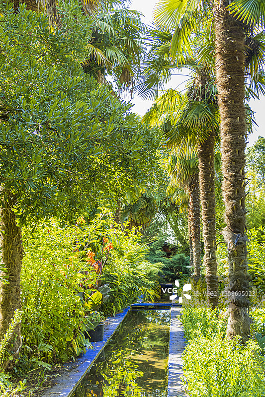 水上游泳池，阿龙花园公园，圣西尔-昂-塔尔蒙代，旺代，法国图片素材