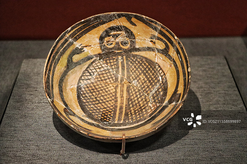 中国考古博物馆-新石器时代陶具图片素材