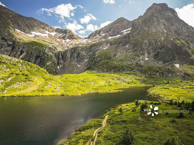 塔伊夫峰（2857米）和福尔舒湖（2053米）的鸟瞰图，塔伊夫山脉，沿GR 50徒步旅行路线，马特赫辛，瓦尔德伊泽尔，法国图片素材