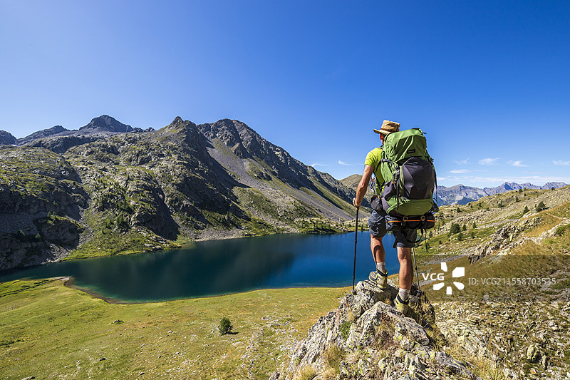 文斯湖徒步旅行，大湖（2325米），梅尔坎图国家公园，阿尔卑斯-海岸，法国图片素材