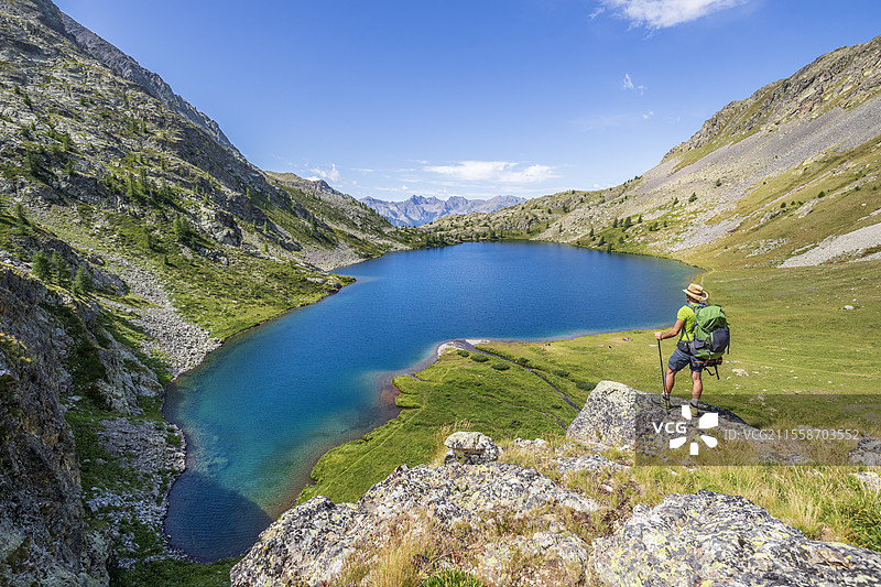 文斯湖徒步旅行，大湖（2325米），梅尔坎图国家公园，阿尔卑斯-海岸，法国图片素材