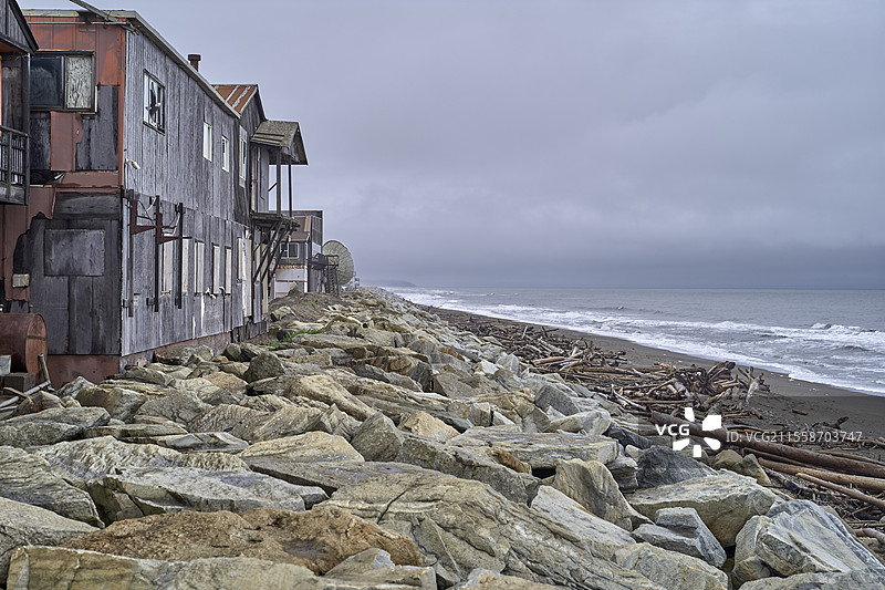 梅尔博克台风（2022年秋季）的痕迹，被认为是摧毁诺姆市的“终生风暴”。艾迪塔罗德赛的结束。阿拉斯加州，西沃德半岛，美国图片素材