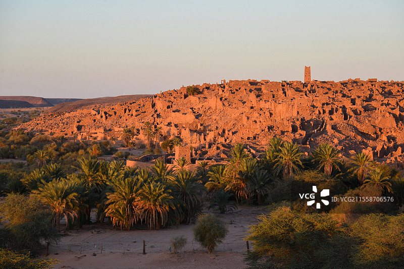 乌达内古镇遗址的景观。乌达内、钦格提、提奇特和瓦拉塔的古老克苏尔。阿德拉尔，毛里塔尼亚。图片素材