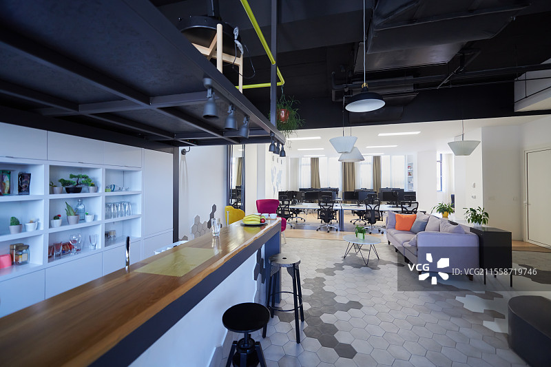 现代设计的开放式初创办公室空荡荡的内部图片素材