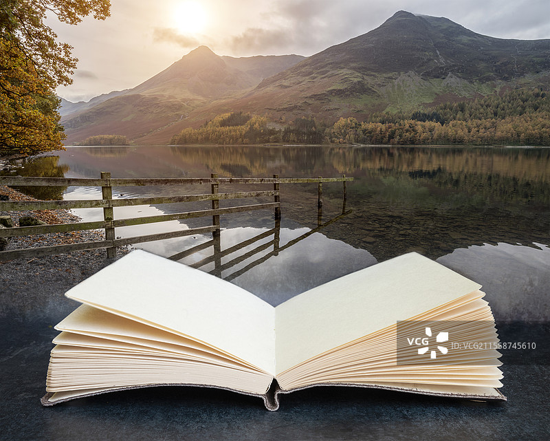 美丽的秋季风景，湖区英格兰巴特莫尔湖的图像与书页合成图。图片素材