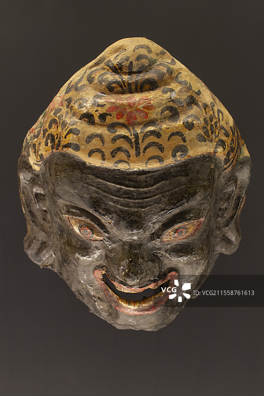 藏族彩漆跳神面具静物图片素材