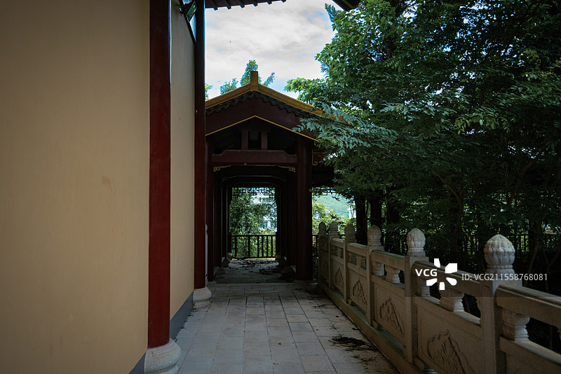 佛教废弃寺庙 恐怖场景图片素材