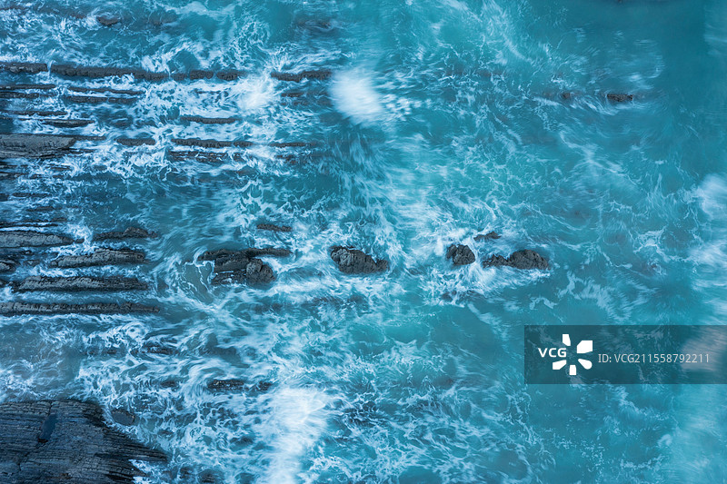 德文郡威尔康比海滩日落的鸟瞰图，航拍景观图片素材