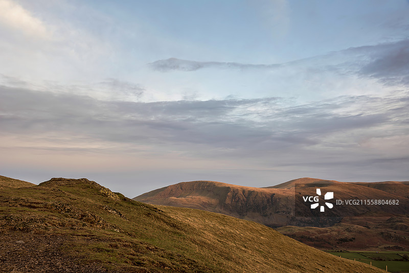 美丽的日落风景，视角来自拉特里格山，俯瞰湖区的大道和斯泰巴罗道德。图片素材
