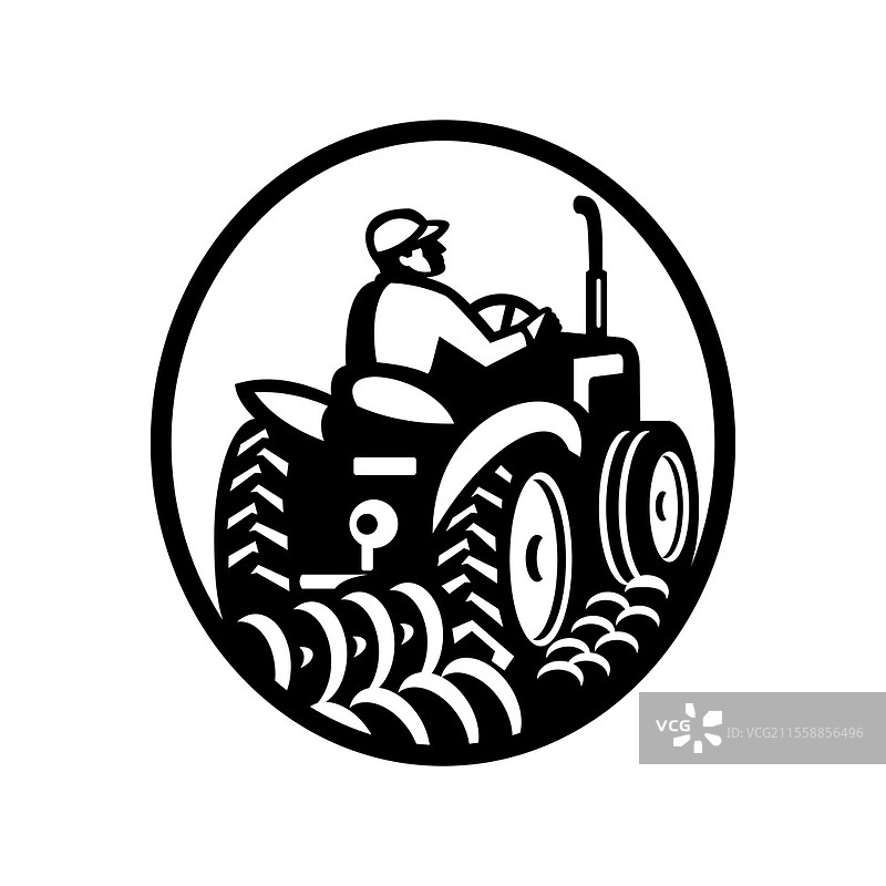有机农民驾驶复古拖拉机耕地的插图，视角为后方，呈椭圆形，采用复古单色风格，背景为纯白色。图片素材