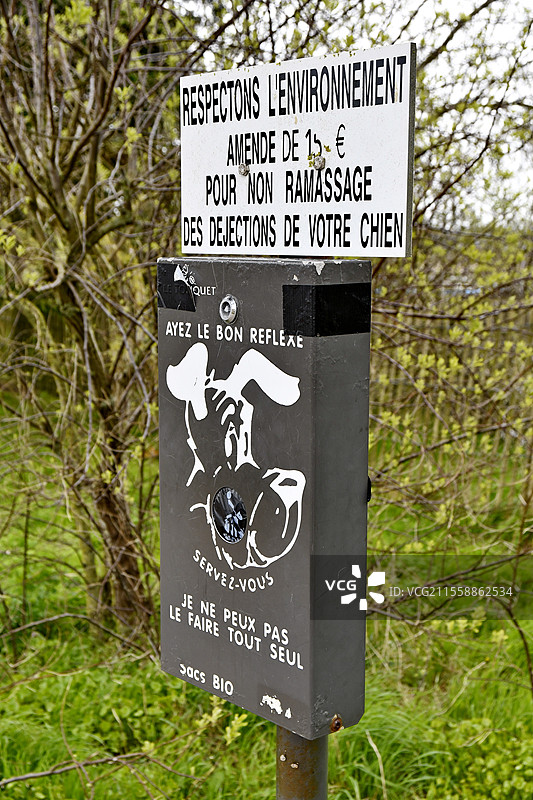 狗粪袋分配器，法国索姆省福尔特-马洪图片素材