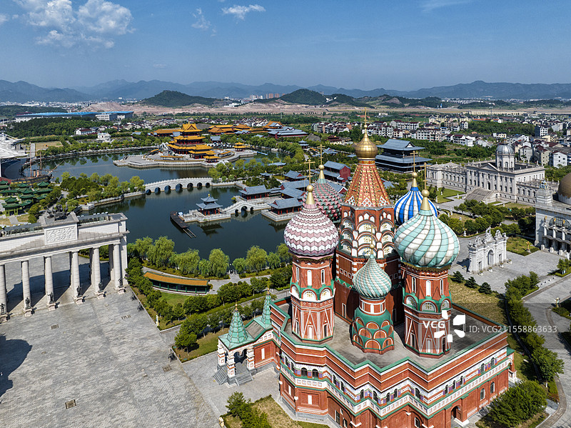 横店俄罗斯教堂五针松园图片素材