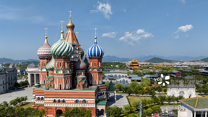 横店俄罗斯教堂五针松园图片素材