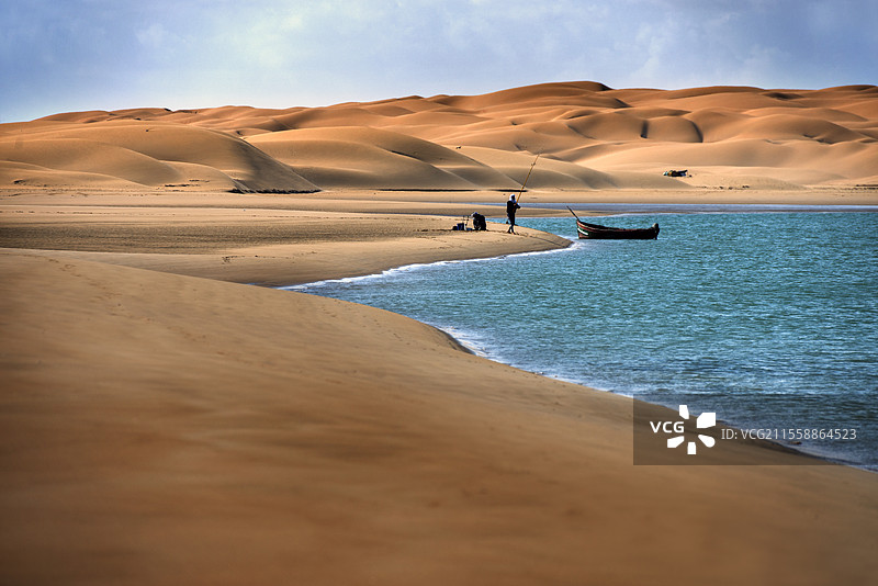 奈拉泻湖和肯尼菲斯国家公园的海岸沙丘，埃尔哈布塔。公园面积为1850平方公里，拥有沙漠、湿地和海岸沙丘。它位于摩洛哥东南部的大西洋沿岸，属于埃尔阿尤恩，萨基亚哈姆拉地区。图片素材