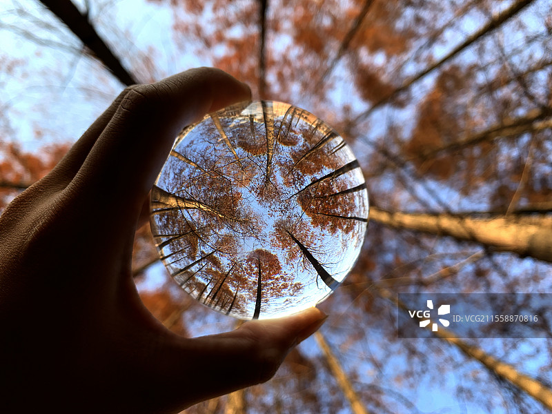 水晶球中的风景图片素材