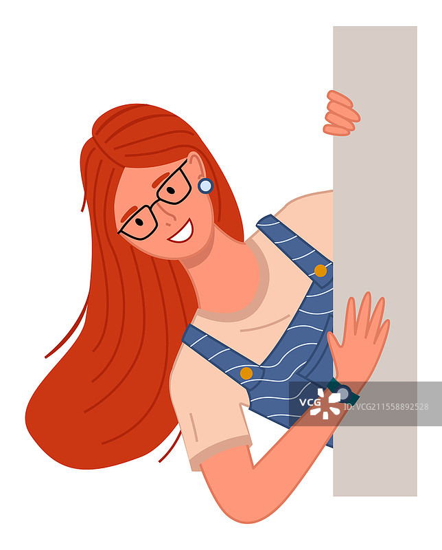 戴眼镜的年轻女性从墙后偷看，白色背景上的矢量插图。快乐而好奇的女孩，长长的红发。女性角色心情顽皮，正在窥视某人。图片素材