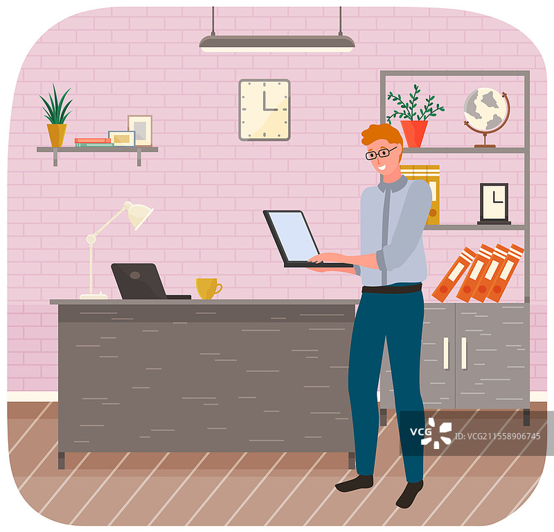 在办公室工作的男性角色，站着用电脑打字并进行交流。自由职业者在家中使用笔记本电脑。年轻的职员在工作空间中使用平板电脑上网。办公室中的男性角色，正在用电脑打字并与人交流。图片素材