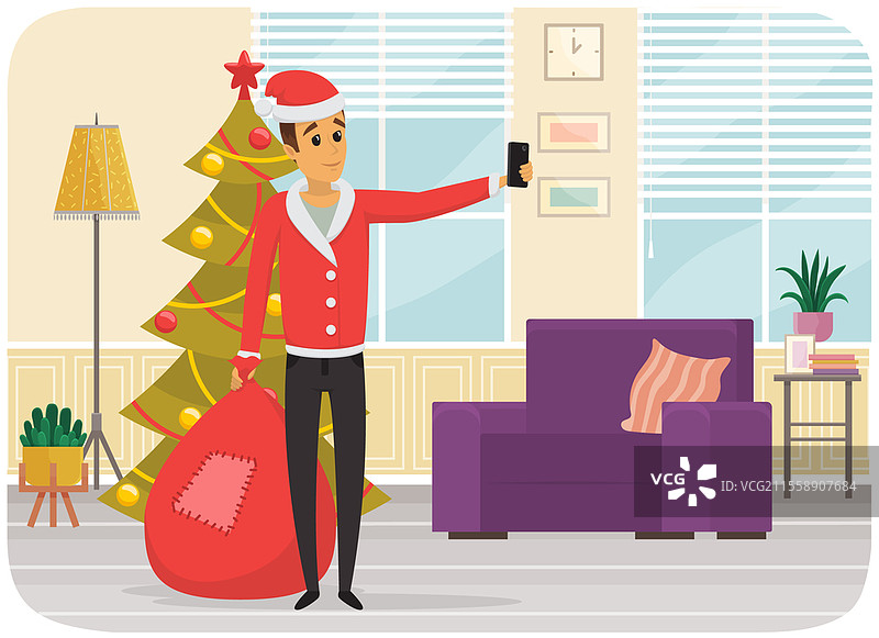 穿着圣诞老人服装的男人用智能手机自拍。男性角色在圣诞树旁摆姿势拍摄自画像。拿着礼物袋的家伙在手机镜头前被拍摄，矢量插图。穿着圣诞老人服装的男人自拍。家伙在圣诞树旁摆姿势拍摄自画像。图片素材