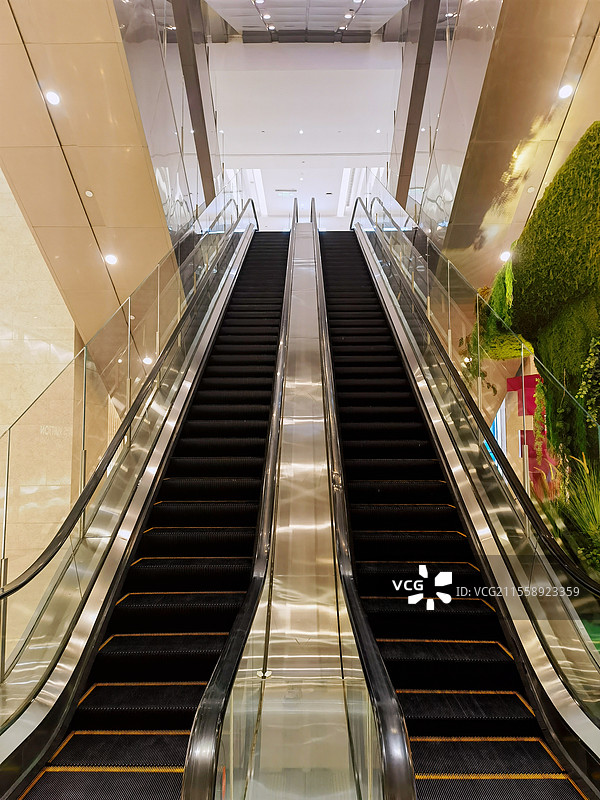 扶梯、电动扶梯、电梯、商场、商圈、高楼图片素材