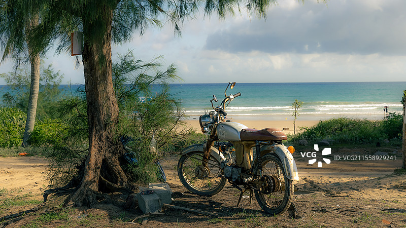 神州半岛第三湾海边摩托车图片素材