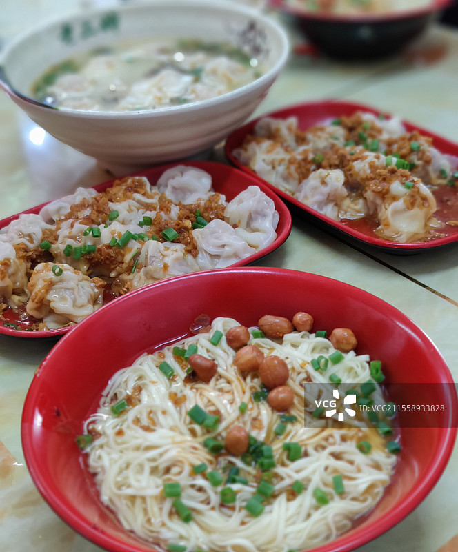 特色美食小吃-馄饨拌面图片素材