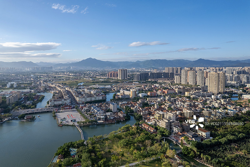 莆田涵江白塘湖畔的水乡，洋尾村的传统村落建筑的航拍图图片素材