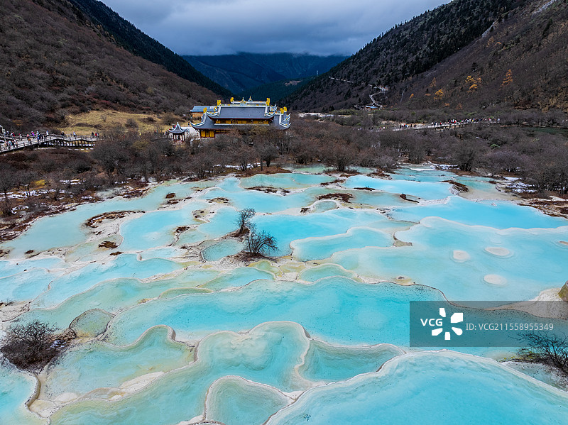 航拍四川九寨沟黄龙景区五彩池争艳池映月池迎宾池图片素材