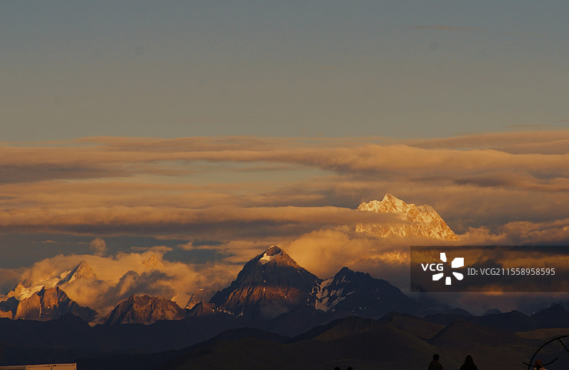 贡嘎雪山日照金山图片素材