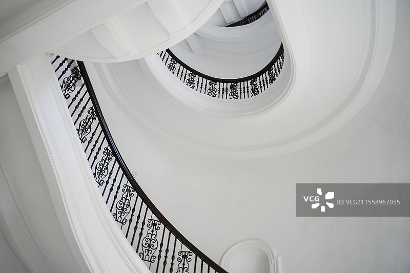 荔湾博物馆室内白色旋转楼梯特写图片素材