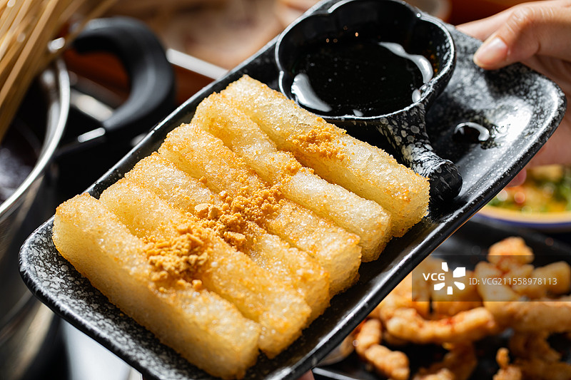 小酥肉炸肉里脊肉红糖糍粑现煎糍粑糯叽叽甜品火锅小吃酥脆糍粑糯米图片素材