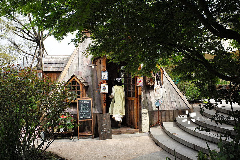 成都麓客岛的手作木屋图片素材