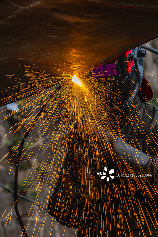焊花飞溅图片素材