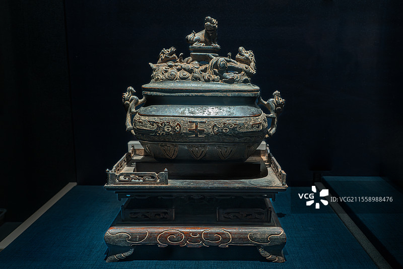 兰州市博物馆藏明代“王”字狮钮形盨形铜炉图片素材