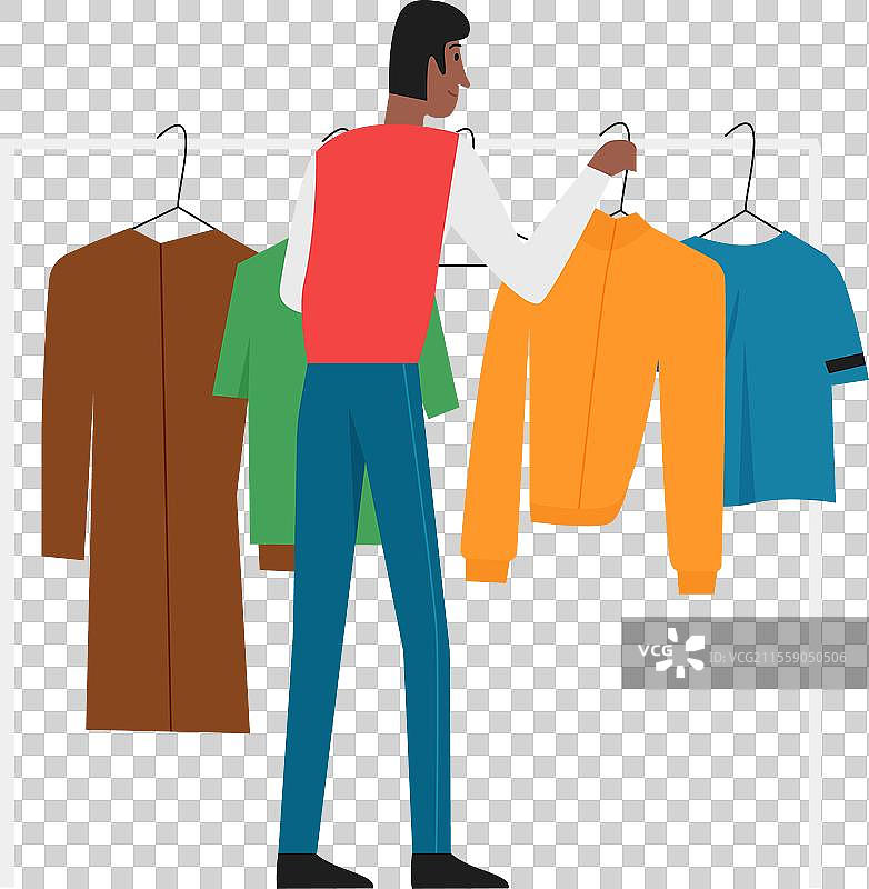男人手持衣架，准备选择休闲服装图片素材