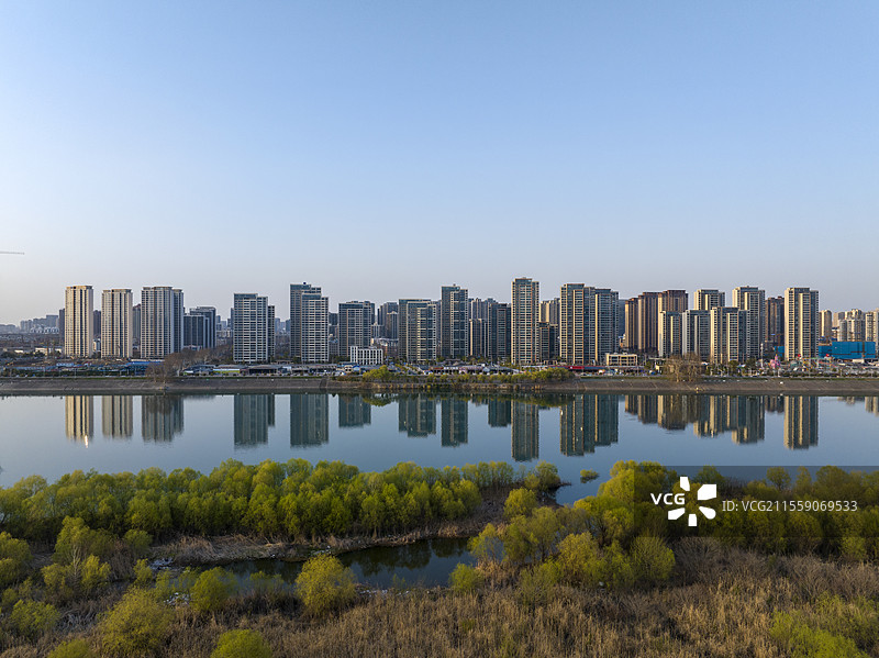 航拍襄阳樊城滨江湿地城市楼盘高楼风光图片素材