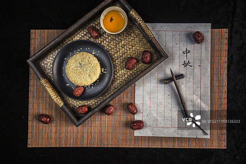 酥薄月和红茶图片素材