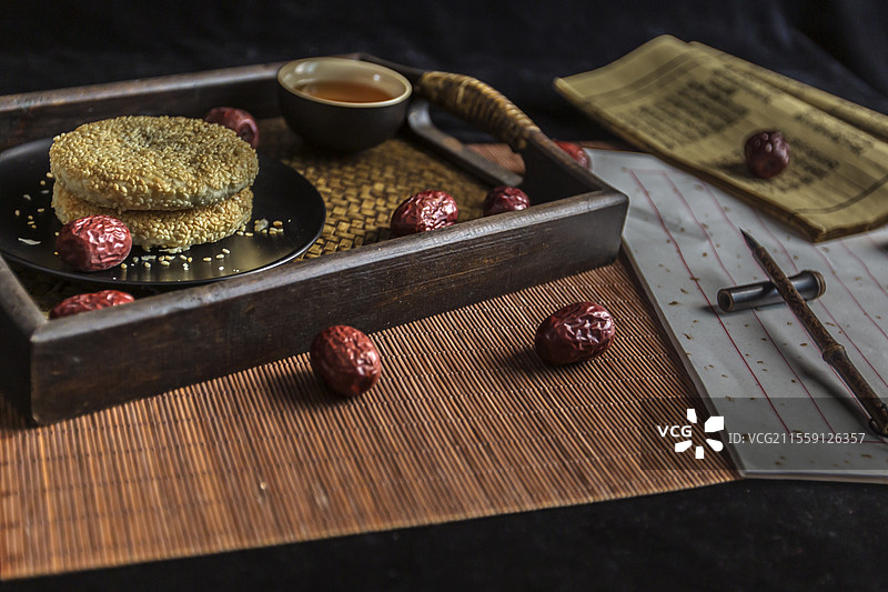 酥薄月和红茶图片素材