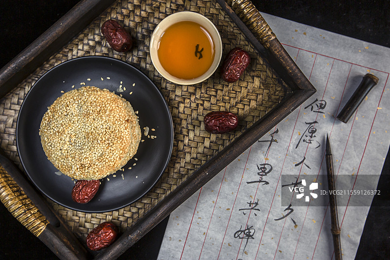 酥薄月和红茶图片素材