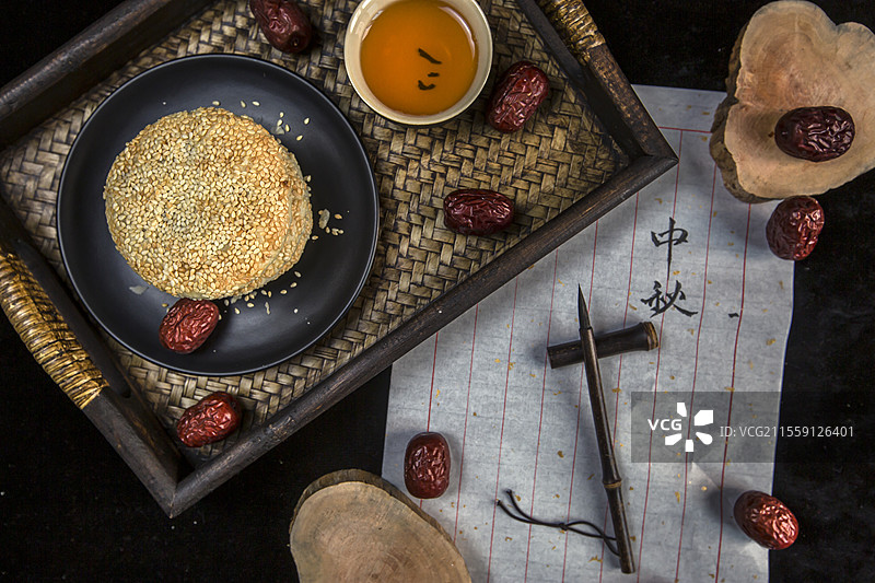 酥薄月和红茶图片素材