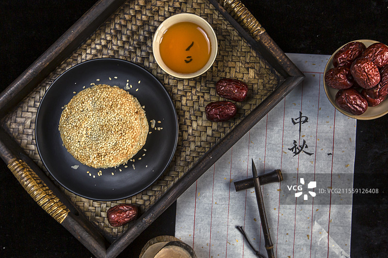 酥薄月和红茶图片素材