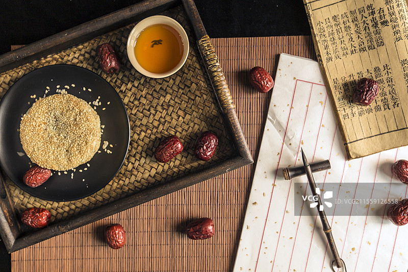 酥薄月和红茶图片素材