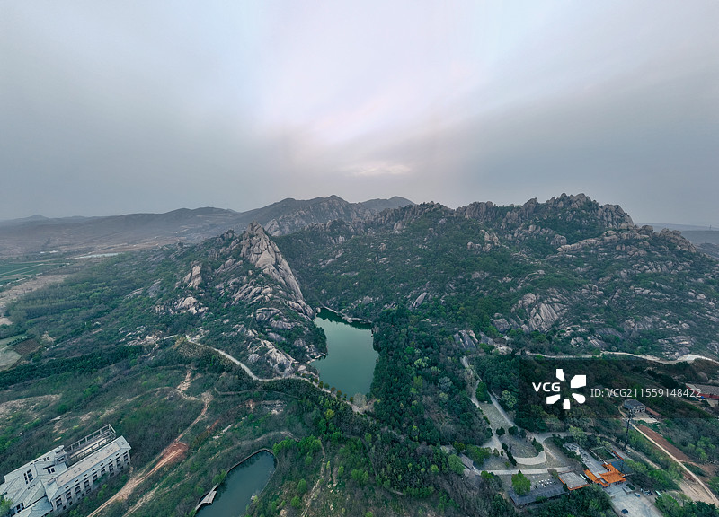 河南 驻马店 遂平县 嵖岈山 风景区 天磨湖 春天 全景图片素材