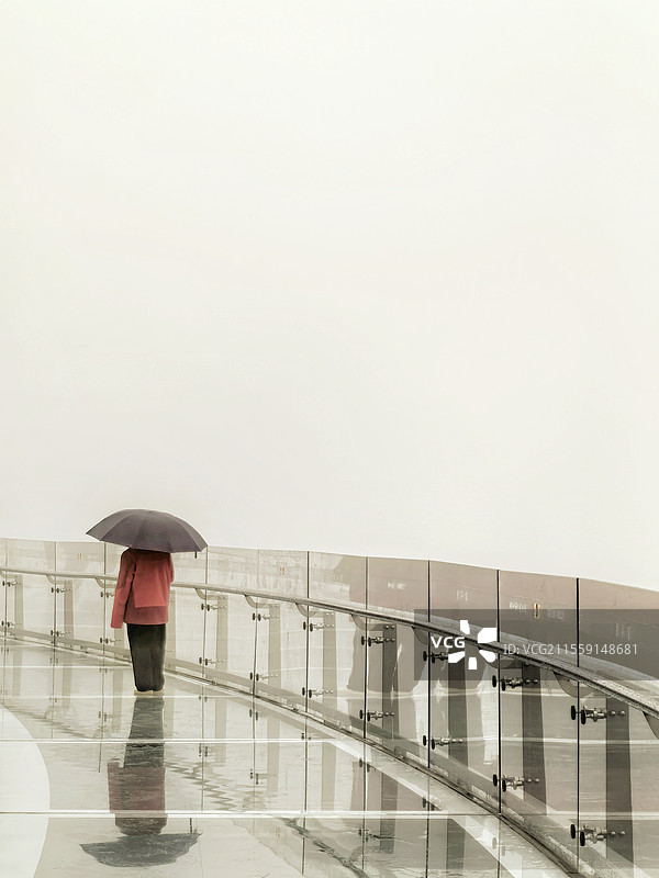 高空玻璃平台观光者图片素材