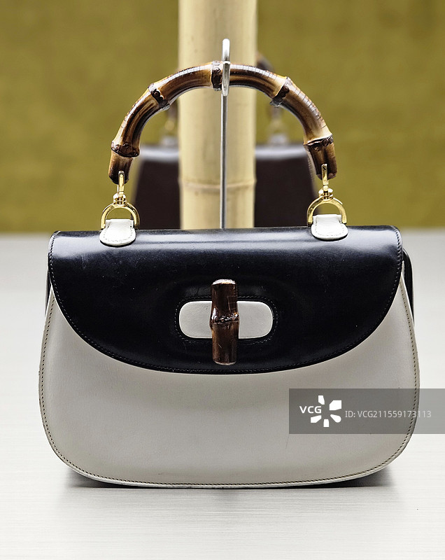 Gucci 1947系列 古董竹节手袋 l 20世纪60年代图片素材