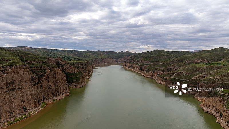 航拍呼和浩特老牛湾黄河大峡谷阴天图片素材