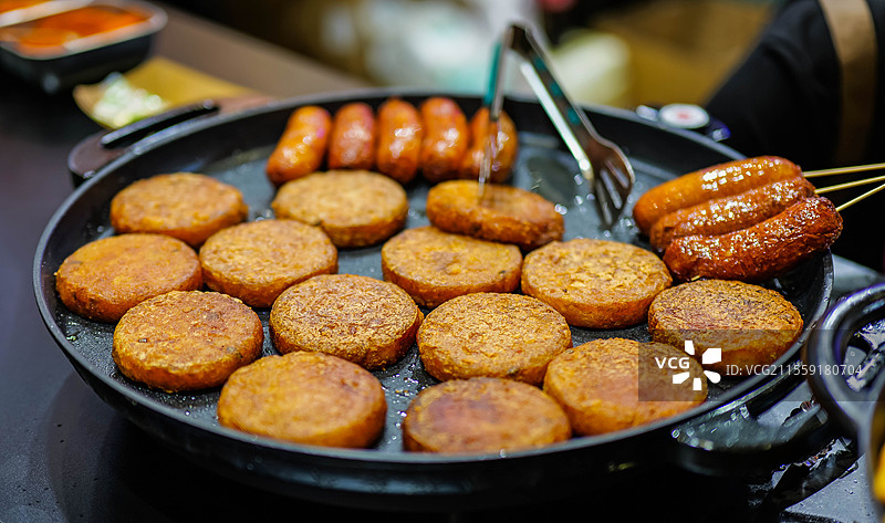 烤盘上的烧烤美食图片素材